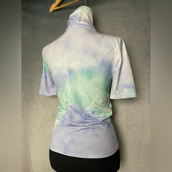 Tie dye short sleeve turtle neck shirt size small - Picture 5 of 6